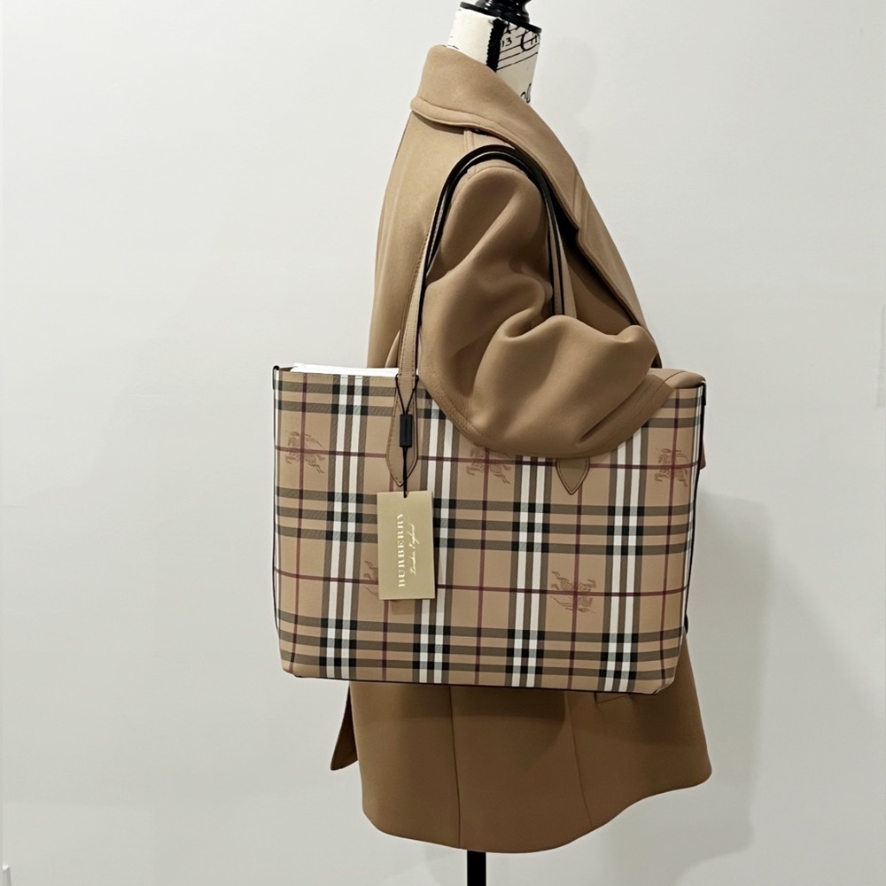 BURBERRY COAT - Picture 5 of 13